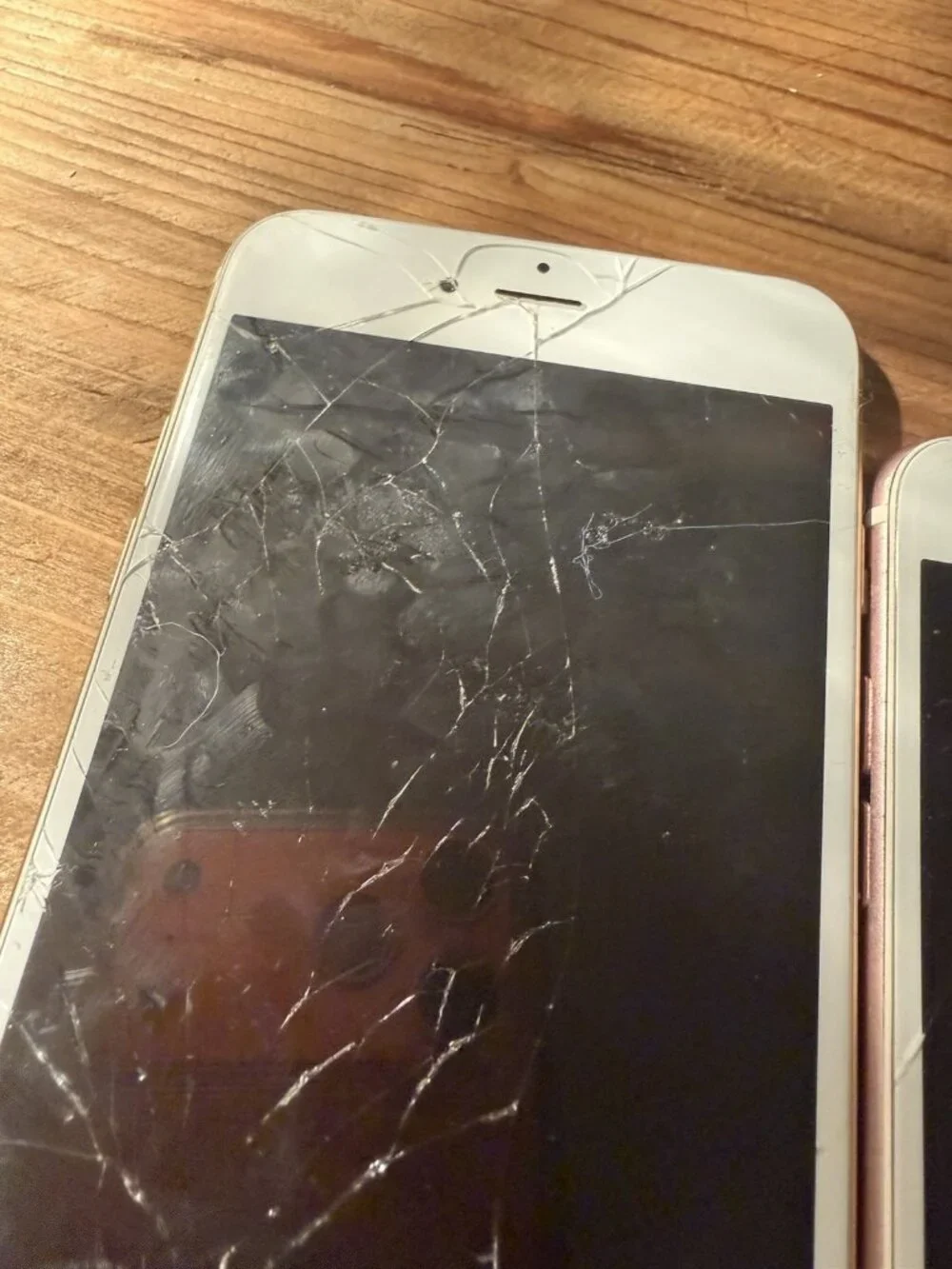 apple iphone 6s plus a1687 & iPhone S 1688 Parts  Or Repair Only